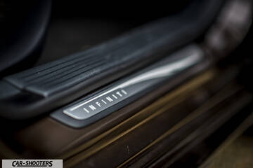 Infiniti Q30 – detail, door sill plate close-up