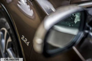 Infiniti Q30 – detail, side mirror close-up