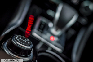 Infiniti Q30 – detail, center console control knob close-up