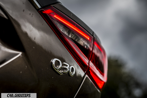 Infiniti Q30 – detail, taillight and badge close-up