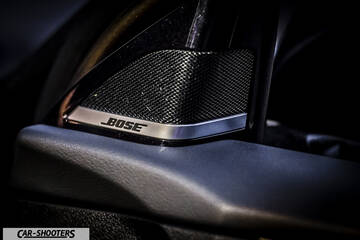Infiniti Q30 – detail, bose audio speaker badge close-up