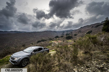 Fiat Professional Fullback – front three-quarter, grey against a mountain backdrop