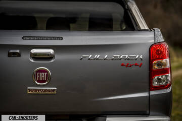 Fiat Professional Fullback – rear view, grey metallic against a blurred natural backdrop