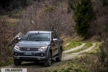 Fiat Professional Fullback – front three-quarter, grey metallic on a country road