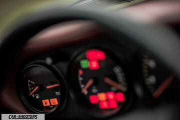 Porsche 993 Carrera 4 – dashboard, analog instrument cluster