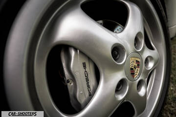 Porsche 993 Carrera 4 – detail, alloy wheel close-up