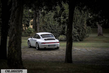 Porsche 993 Carrera 4 – rear three-quarter, white on a cobbled courtyard