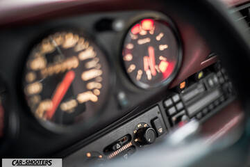 Porsche 993 Carrera 4 – dashboard, analog instrument cluster