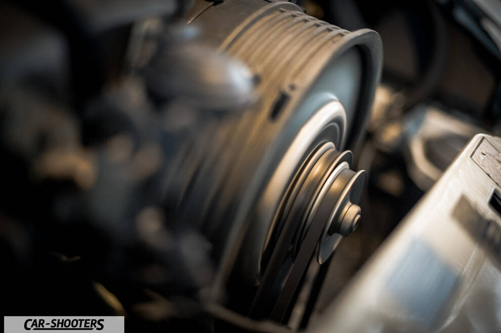 Porsche 993 Carrera 4 – engine bay, engine cooling fan close-up