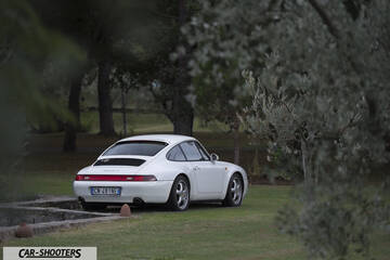 Porsche 993 Carrera 4 – rear three-quarter, white parked on a lawn
