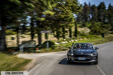 Fiat 124 Spider – front three-quarter, grey metallic on a country road