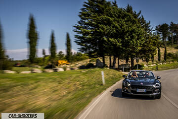Fiat 124 Spider – front three-quarter, dark grey on a country road