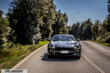 Fiat 124 Spider – front three-quarter, grey metallic on a country road