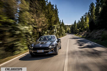 Fiat 124 Spider – front three-quarter, grey metallic on a country road