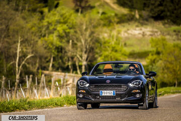 Fiat 124 Spider – front three-quarter, black on a country road