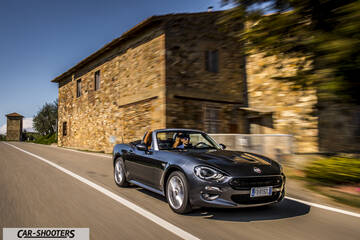 Fiat 124 Spider – front three-quarter, dark grey metallic on a country road
