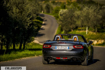 Fiat 124 Spider – rear view, dark grey on a country road