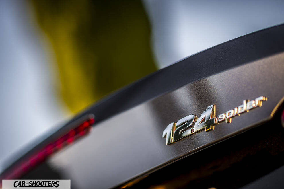 Fiat 124 Spider – detail, badging close-up