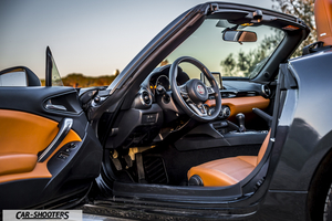 Fiat 124 Spider – interior, orange leather seats and door panels