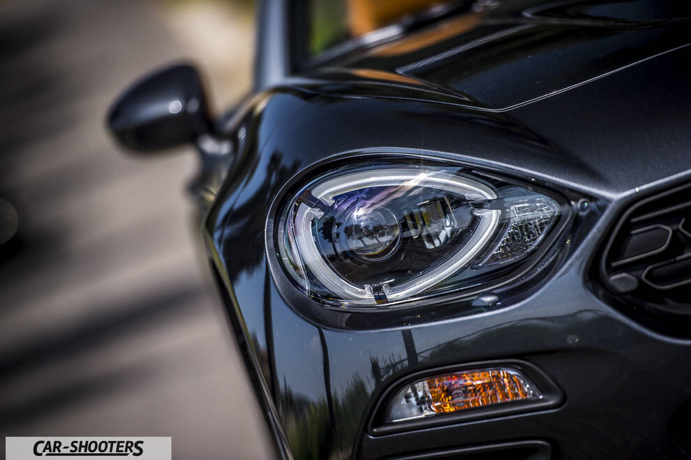 Fiat 124 Spider – detail, headlight close-up
