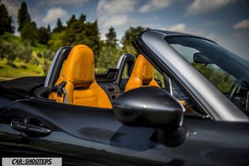 Fiat 124 Spider – interior, leather front seats