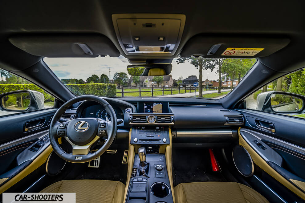 Lexus RC300 H F SPORT prova su strada