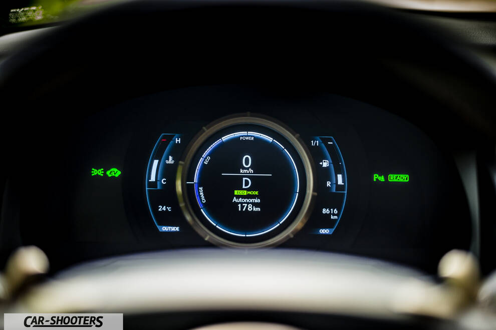 Lexus RC300 H F SPORT prova su strada