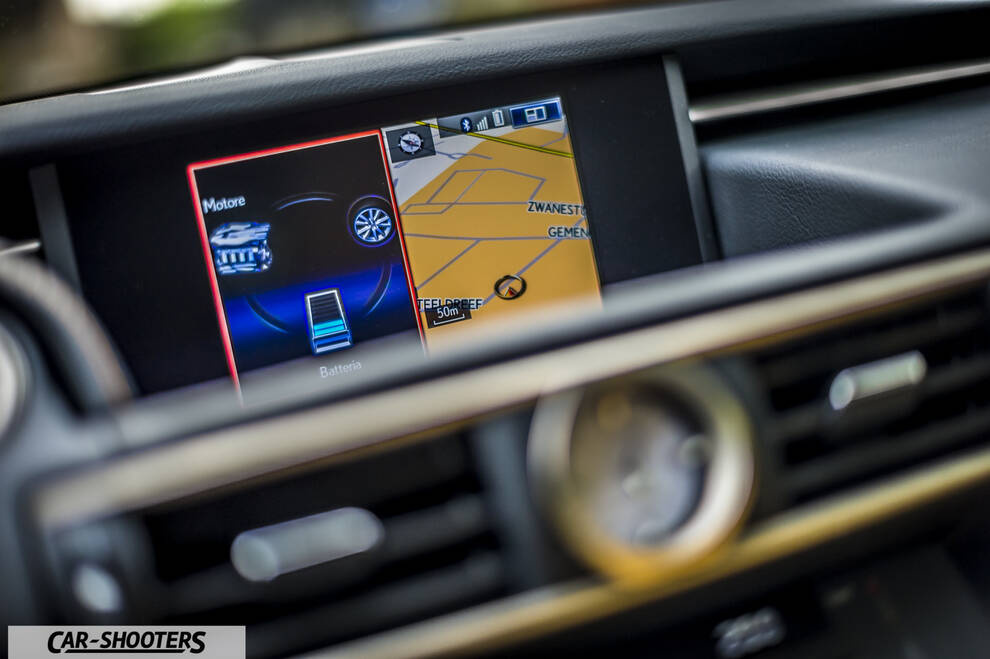 Lexus RC300 H F SPORT prova su strada