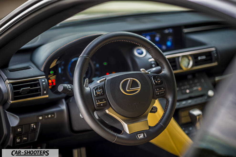 Lexus RC300 H F SPORT prova su strada