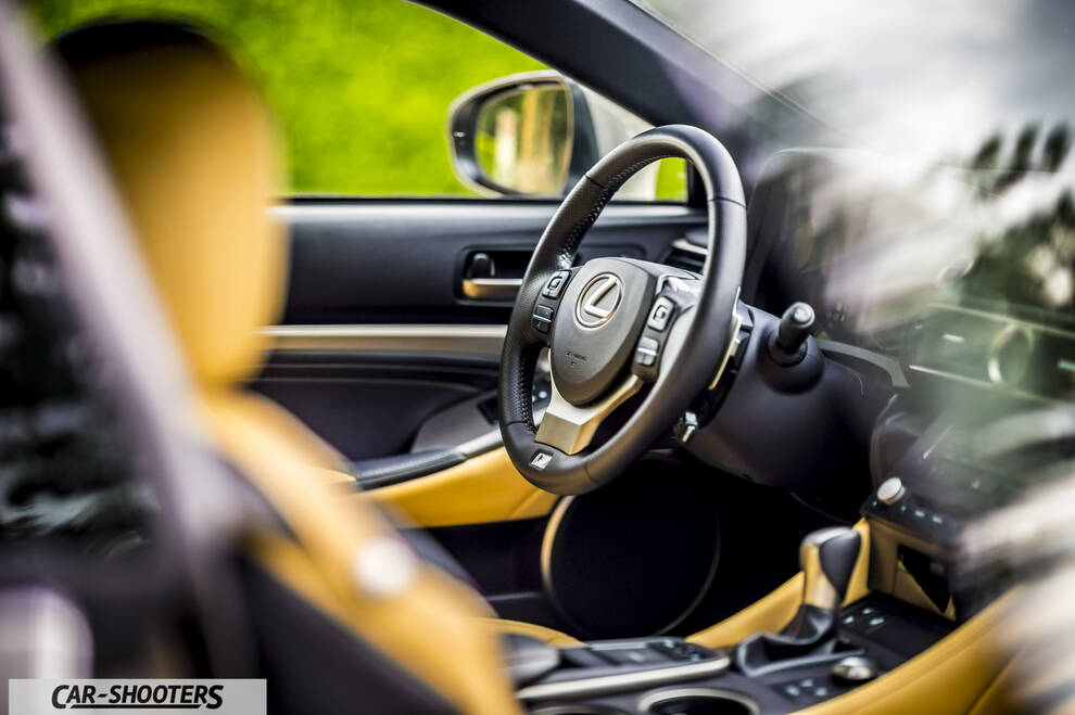 Lexus RC300 H F SPORT prova su strada
