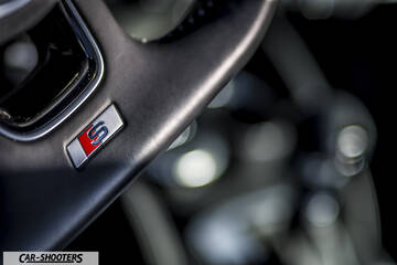 Audi A3 Cabriolet – detail, steering wheel badge close-up