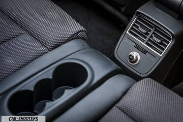 Audi A3 Cabriolet – interior, rear console and cup holders