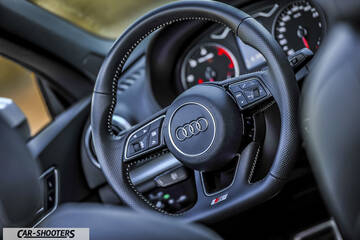 Audi A3 Cabriolet – dashboard, leather steering wheel close-up
