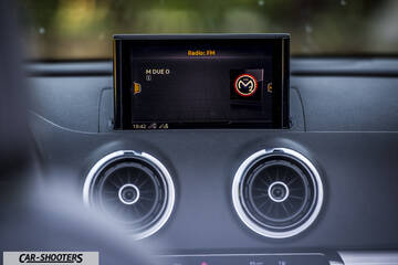 Audi A3 Cabriolet – dashboard, infotainment screen and air vents