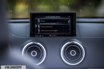 Audi A3 Cabriolet – dashboard, infotainment screen and air vents