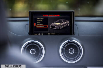 Audi A3 Cabriolet – dashboard, infotainment screen with drive select menu