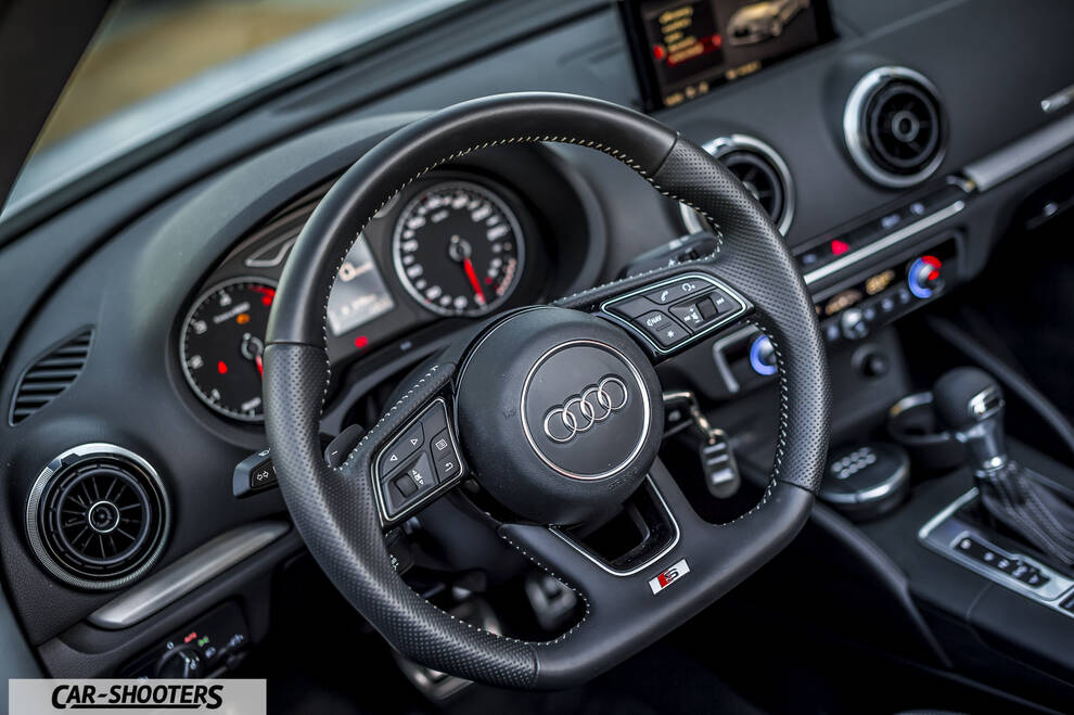 Audi A3 Cabriolet – dashboard, leather steering wheel and dashboard