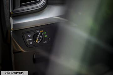 Audi Q5 – detail, headlight control switch close-up