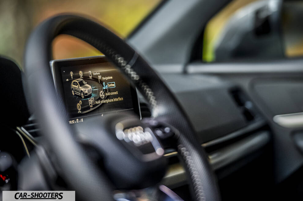 Audi Q5 – dashboard, digital instrument cluster