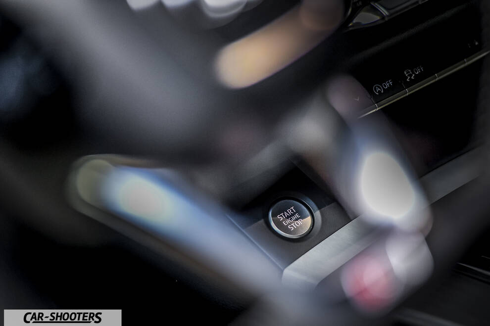 Audi Q5 – detail, start engine stop button close up