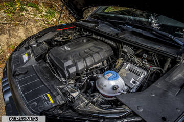 Audi Q5 – engine bay, audi engine cover visible