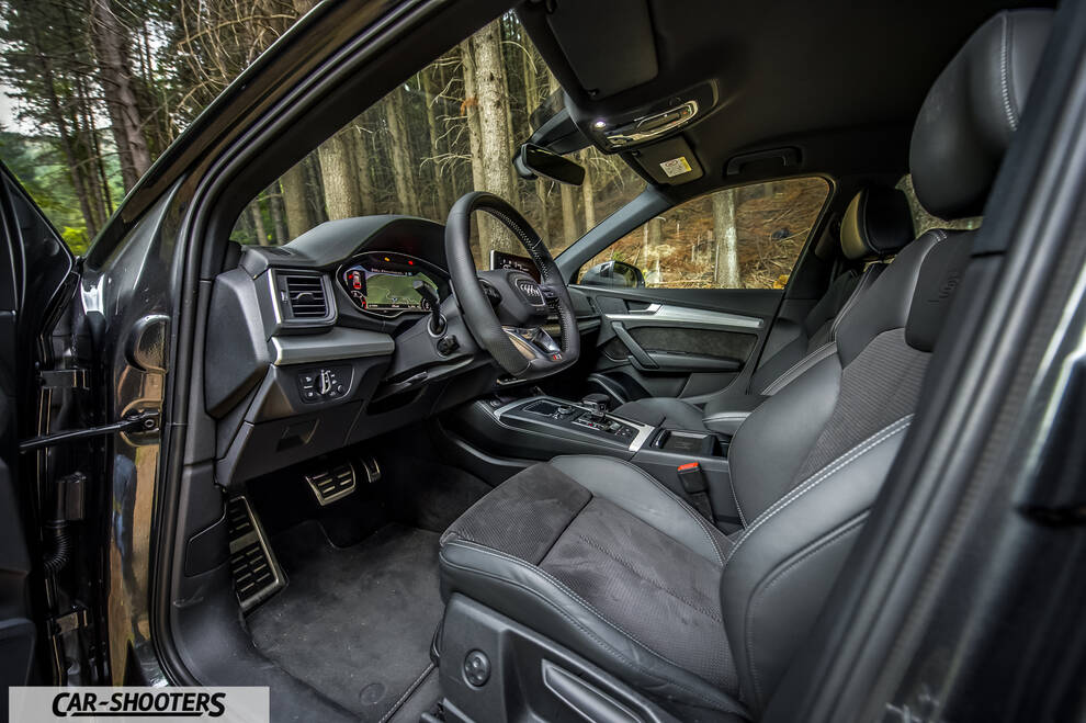 Audi Q5 – interior, leather front seats