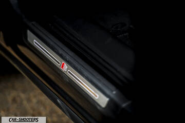 Audi Q5 – detail, door sill plate close-up