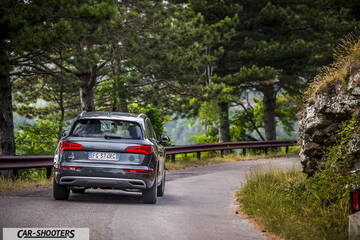 Audi Q5 – rear view, grey metallic on a country road