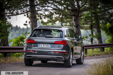 Audi Q5 – rear three-quarter, grey metallic on a country road
