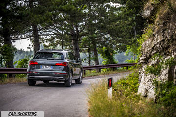 Audi Q5 – rear three-quarter, grey metallic on a country road