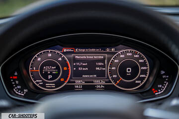 Audi Q5 – dashboard, digital instrument cluster