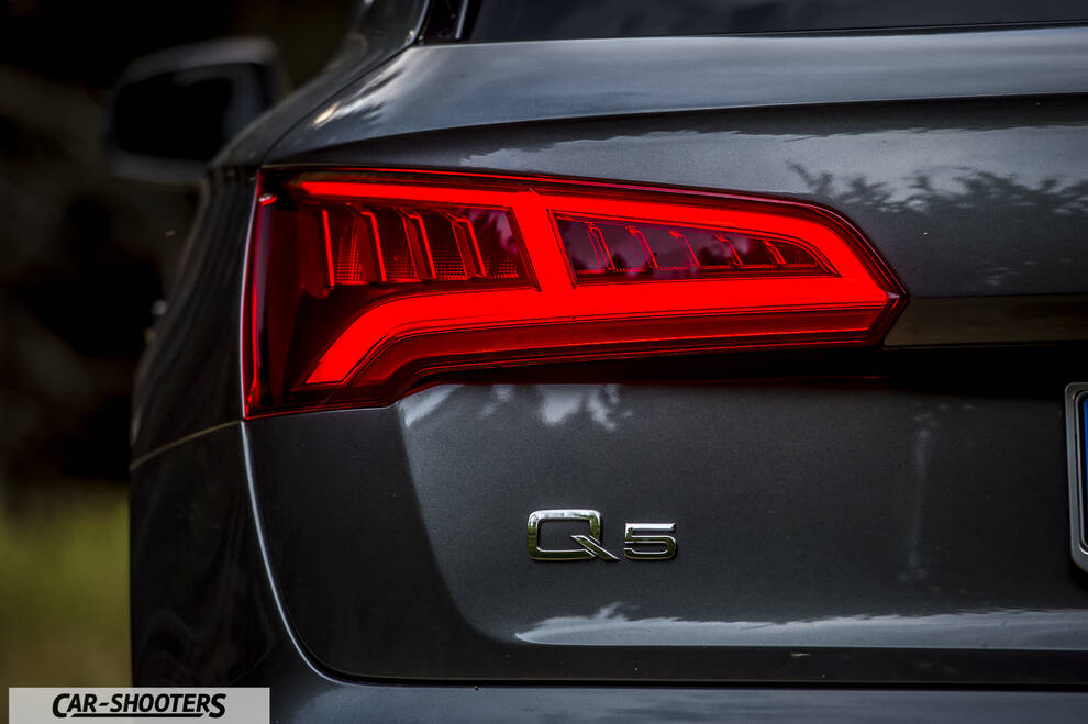 Audi Q5 – detail, taillight and badge close-up