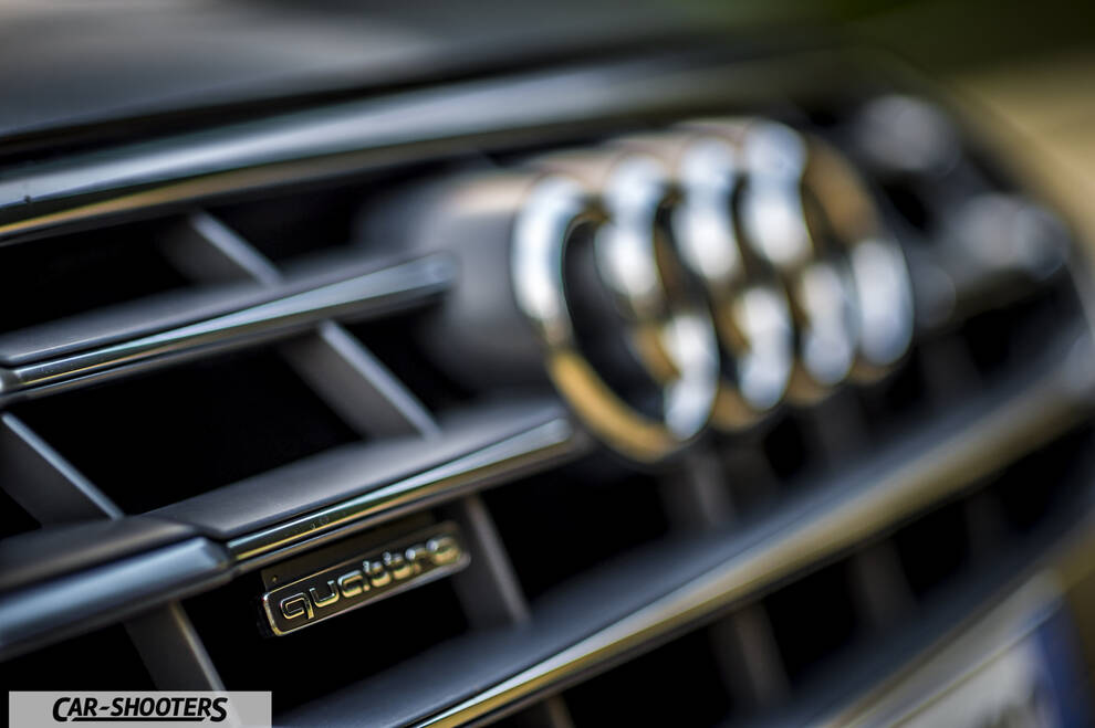Audi Q5 – detail, front grille close-up