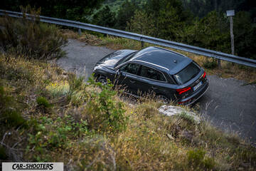 Audi Q5 – rear three-quarter, dark grey metallic on a winding mountain road